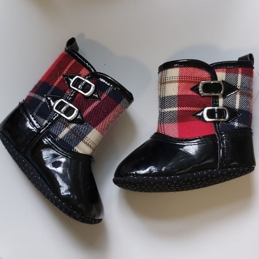 Cute baby boots 3-6 mos red black navy plaid NWT